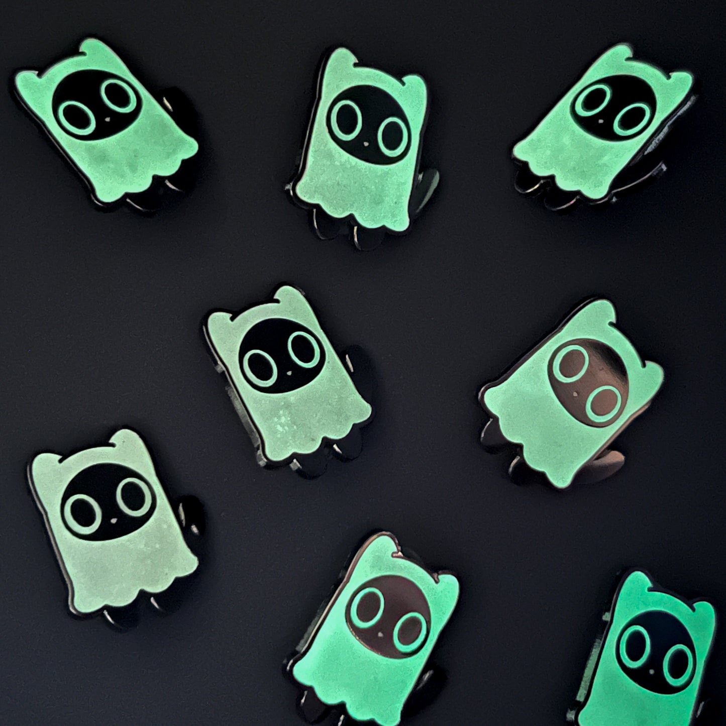 "Fantasmichi Glow in the dark" Hard Enamel Pin