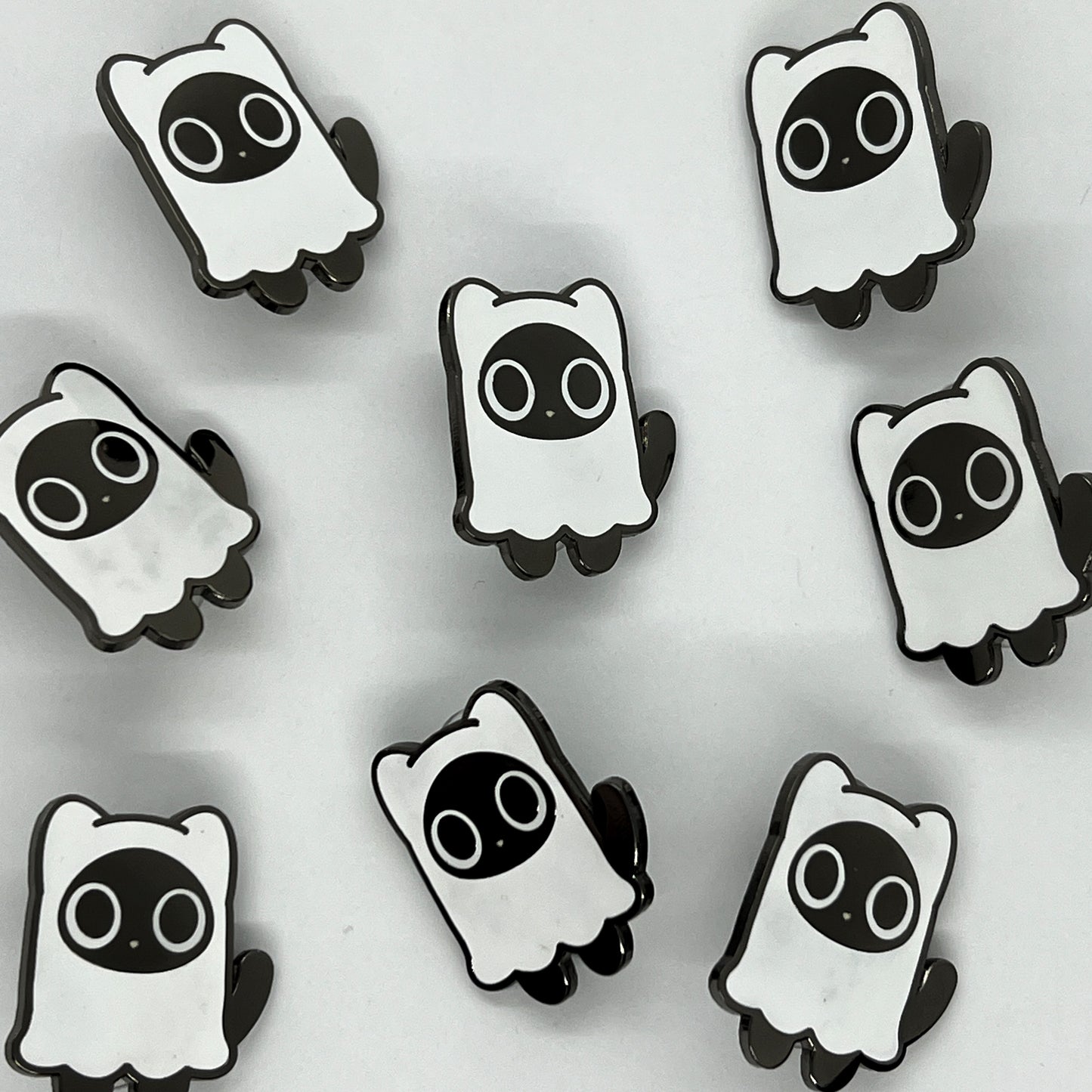 "Fantasmichi Glow in the dark" Hard Enamel Pin